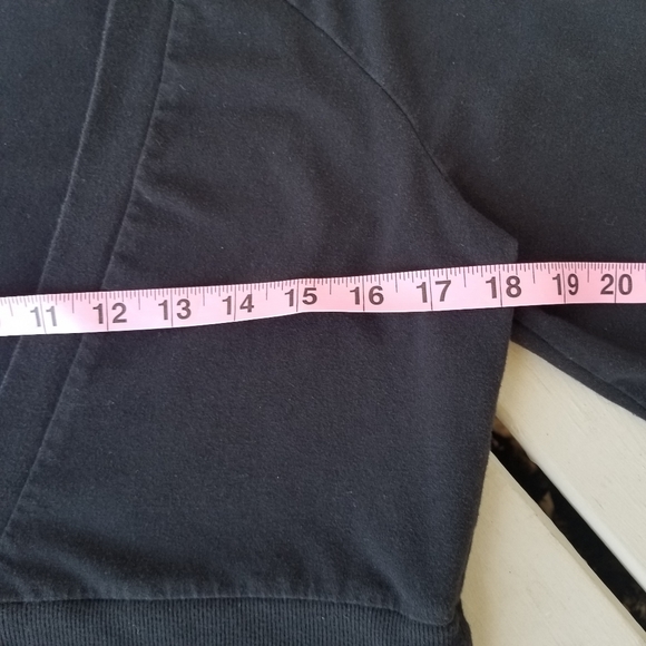 PL BLK top w flared sleeves - Picture 10 of 12